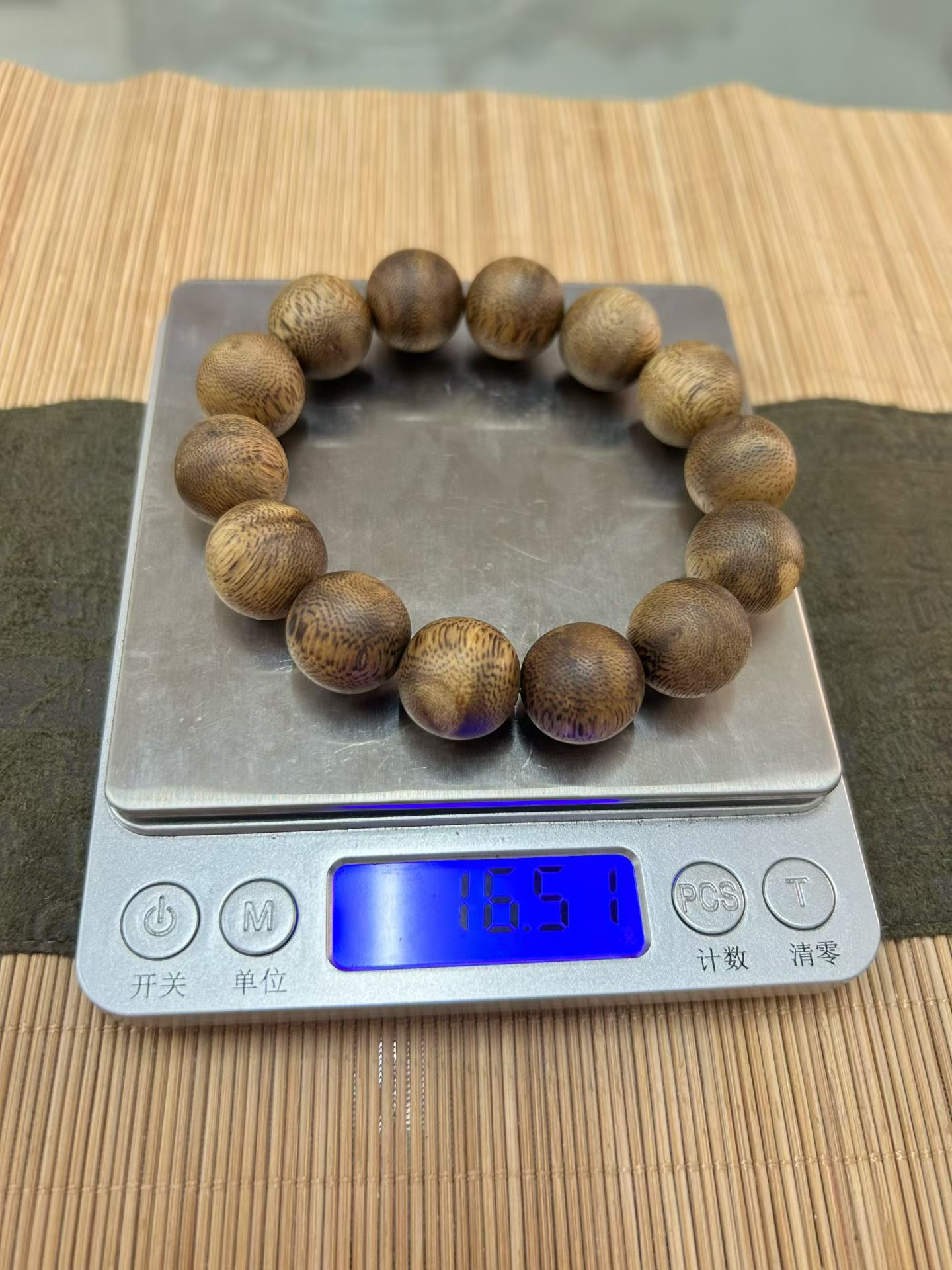 Armband mit runden Perlen C